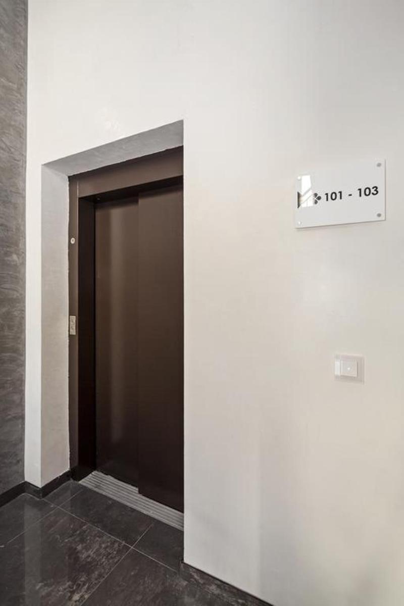 Arabel Design Apartments Berlin Extérieur photo A door with a door sign